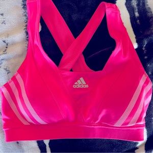 Adidas top. Use but it’s like new. Size S.